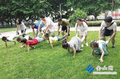 小手拉大手 共度父親節 每日頭條