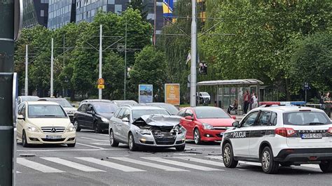 Saobraćajna nesreća na raskrsnici u Sarajevu Čuo se jak prasak