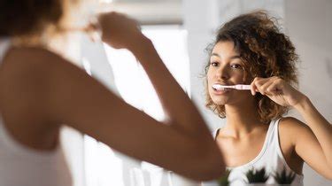 Should You Brush Your Teeth Before or After Breakfast? | livestrong