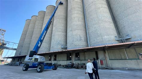 Bari Sui Silos Del Porto La Street Art Di Guido Van Helten Al Via I