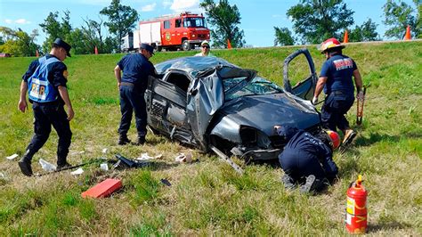 Muri Una Mujer Tras Despiste Y Vuelco Sobre Ruta En El Sur