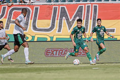 Persebaya Perpanjang Kontrak Tiga Pemain Belakang Hadapi Musim Depan