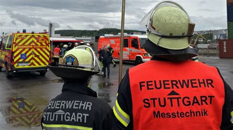 Stuttgart Unklarer Gasgeruch sorgt für Großeinsatz der Feuerwehr