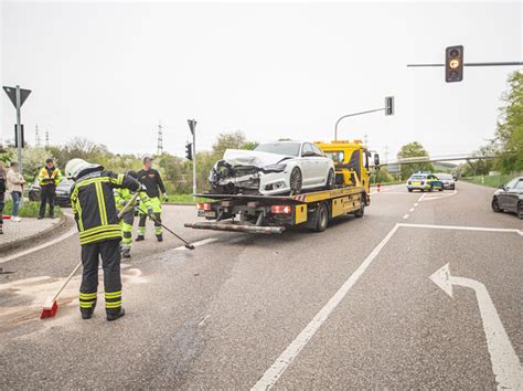 Waiblingen Leicht Verletzte Person Nach Unfall Auf Der Winnender