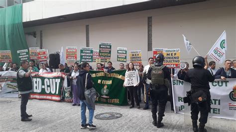 Trabajadores De Essalud No Llegan A Acuerdo Con Mef Y Anuncian Huelga