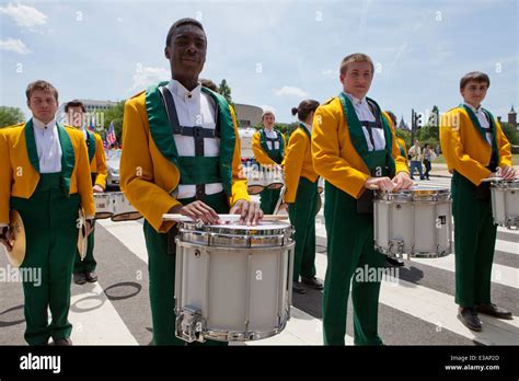 High School Marching Band Percussion Section In Parade Usa Stock