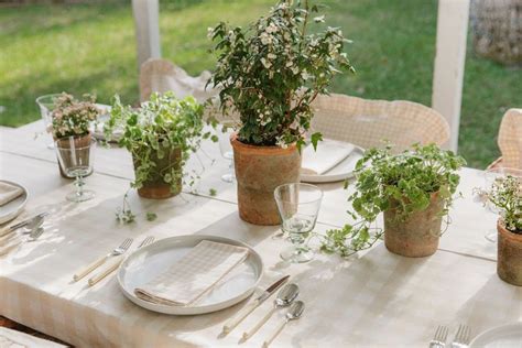 Dining Table Decor Ideas For Hosting Grand Dinner Parties