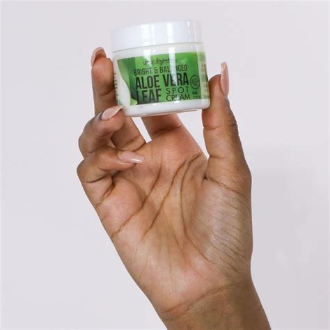 Urban Hydration Bright And Balanced Aloe Vera Leaf Spot Cream Combate El