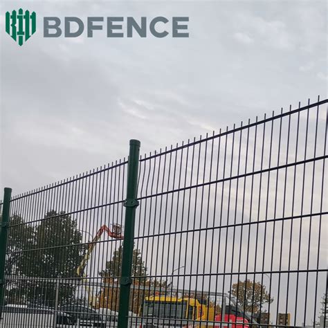 High Quality 868 Ornamental Double Loop Welded Wire Mesh Fence China