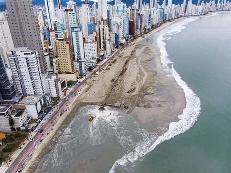 Balne Rio Cambori Elegia Ao Concreto No Litoral Brasileiro Mar Sem Fim