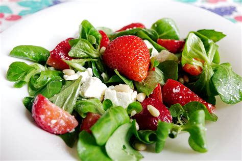 Salade Compos E Aux Fraises F Ta Pignons Et Basilic Bataille Food