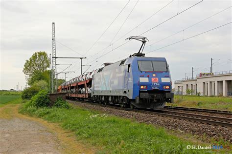 152 138 4 Albatros TFG mit einem Autozug am 26 04 2014 in Köln Porz