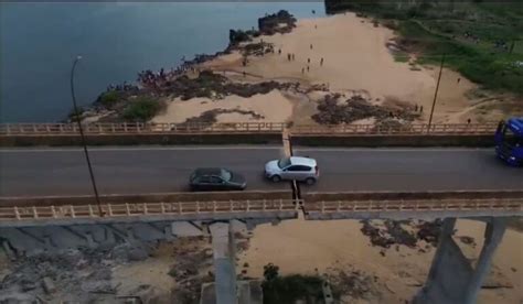 Vidéo à couper le souffle montre une voiture coincée sur un pont qui s