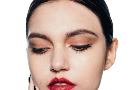 Descubre cómo lograr un maquillaje básico perfecto Aprende los pasos