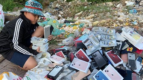 Found A Lot Of Money And Phones At The Landfill Restoring Destroyed