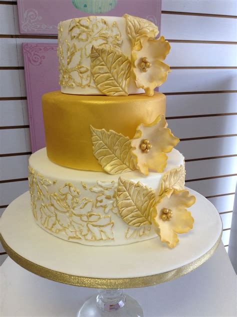 Lustred Gold Wedding Cake With Gold Damask Piping