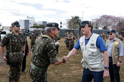 Bolsonaro nomeia general como autoridade para monitorar Lei Política