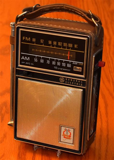 Vintage General Electric Portable Transistor Radio Model P975d