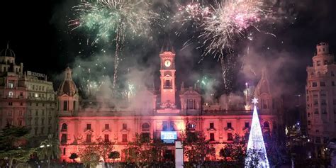 Nochevieja Valencia 2023 Fiesta En La Plaza Del Ayuntamiento Y Cuatro