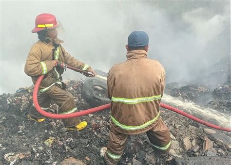 Sampah Di Tpa Kawatuna Terbakar Api Sulit Padam Akibat Gas Metana