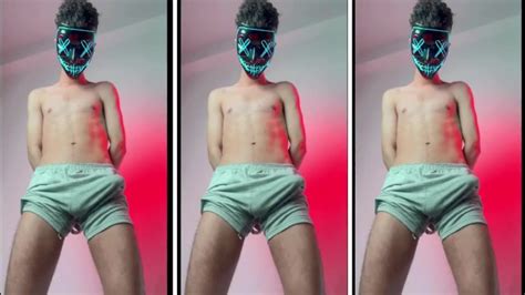 蒙面的 TWINK 男孩有漂亮的隆起和大鸡巴炫耀 Pornhub Gay