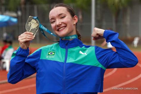 Corredora do atletismo jaraguaense fatura três medalhas no Sul