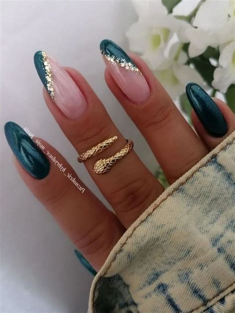 Best Emerald Green Nails Sharing The Most Gorgeous Emerald Green Nail