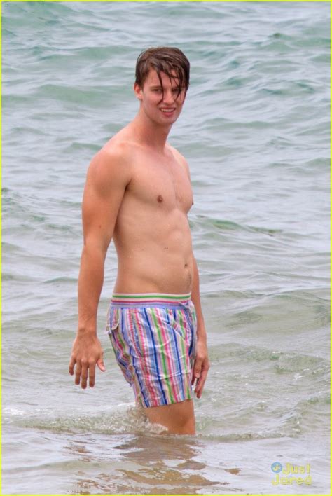 Patrick Schwarzenegger And Taylor Burns Kissing Beach Couple Photo 548964 Photo Gallery