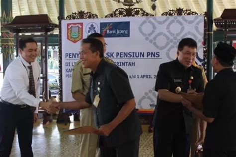 ALHAMDULILLAH NAIK 12 PERSEN Inilah Tabel Perkiraan Gaji Pensiunan PNS