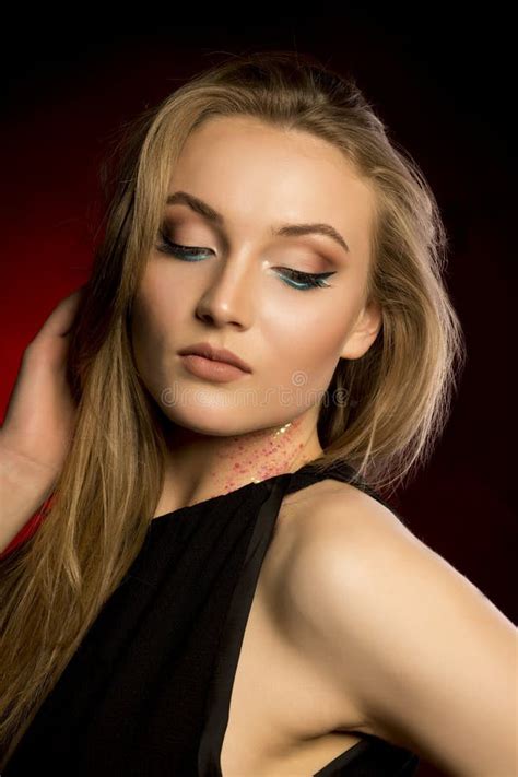 Sensual Woman With Natural Makeup And Lush Blonde Hair Stock Photo Image Of Skin Healthy