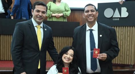 Casal Celebra Conquista Da Carteira Da Oab Go Ap S Jornada De Desafios