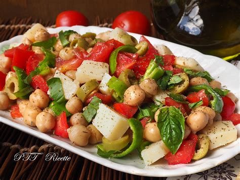 Insalata Di Ceci Estiva Con Pomodori Peperoncini Verdi Parmigiano