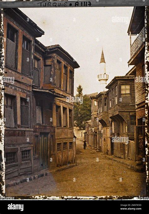 Constantinopla Actual Estambul Turqu A Una Calle Bordeada Por