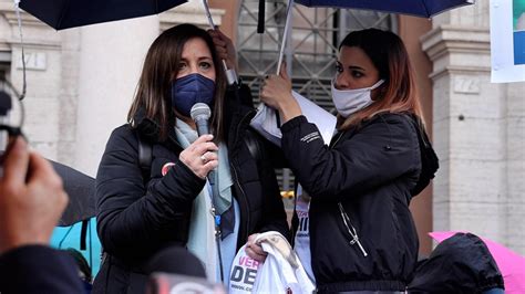 Denise Pipitone Sit In Per Opporsi All Archiviazione La Mamma