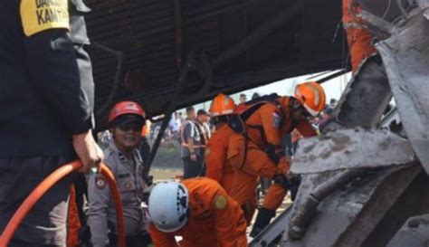 Korban Tewas Tabrakan Kereta Bandung Raya Vs KA Turangga Bertambah Jadi