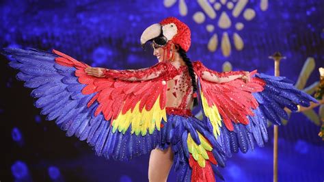 Traje Típico Guacamaya Tricolor Venezuela En El