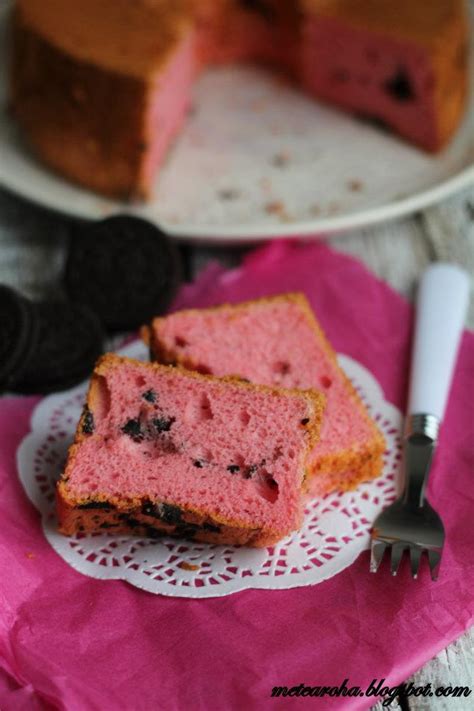 Me Te Aroha Strawberry Oreo Chiffon Cake