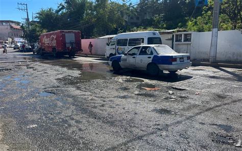 Aguas Negras Brotan En La Calzada Pie De La Cuesta El Sol De Acapulco