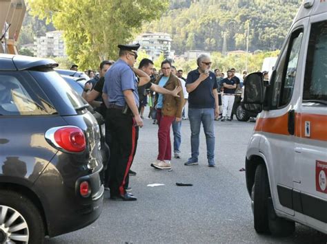 Lampanaro Uomo Ucciso A Colpi Di Pistola Da Poliziotto Che Viene