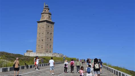 La Torre de Hércules de A Coruña cerrará este miércoles por los fuertes