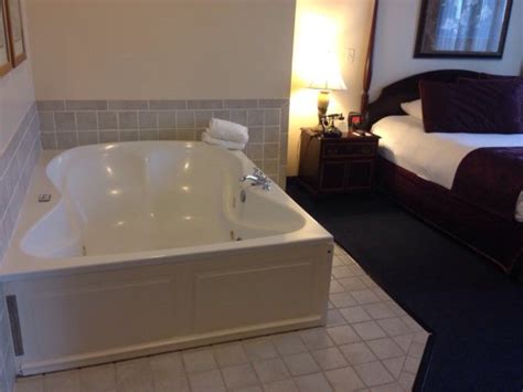 Hotels In Wichita Ks With Jacuzzi Tubs In Room : Discount 85% Off ...