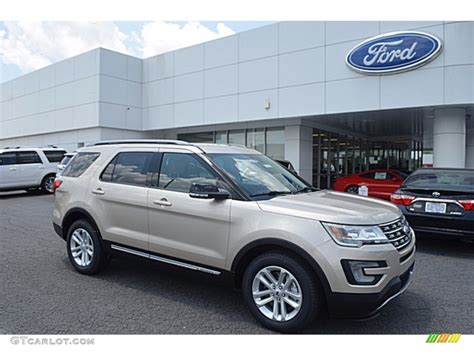 2017 White Gold Ford Explorer Xlt 121258647 Photo 3