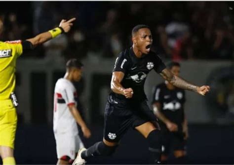 Zagueiro Natan é liberado para voltar aos treinos no Red Bull Bragantino