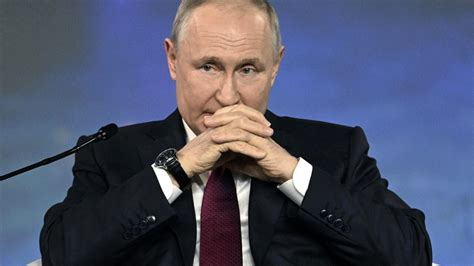 Putin Chiede Un Minuto Di Silenzio Per Berlusconi E Poi Dice Che La