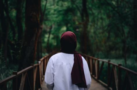 Kerudung Merah Cocok Dengan Baju Warna Apa Ini Jawabannya