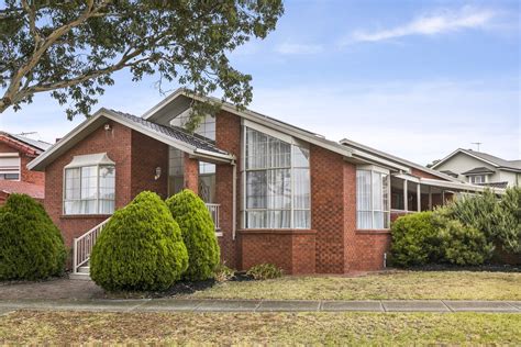 1 Medici Court Taylors Lakes Vic 3038 Domain