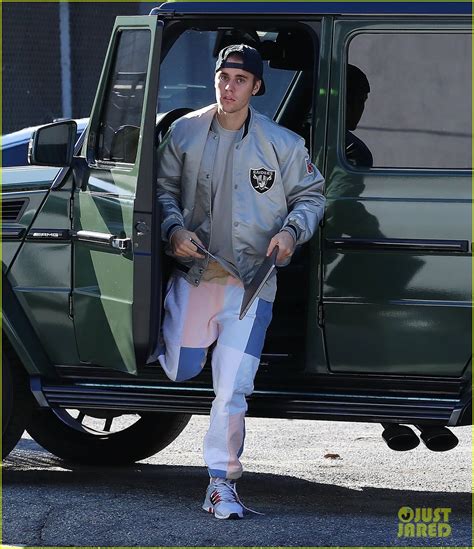 Photo Justin Bieber Hits The Studio As Wife Hailey Supports His Drew