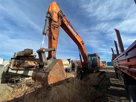 Купить б/у Doosan DX300 в Иркутске: оранжевый гусеничный экскаватор ...