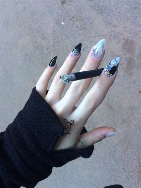 Pin By Екатерина On Маникюр Witchy Nails Goth Nails Edgy Nails