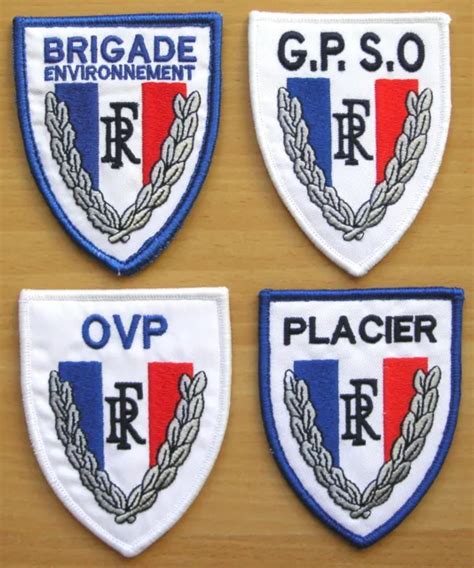 LOT DE 4 INSIGNES TISSUS PATCHS ECUSSONS POLICE OBSOLETES EUR 8 00